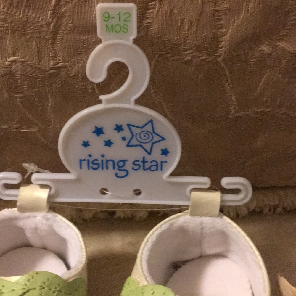 Three pairs of baby shoes - Picture 7 of 16